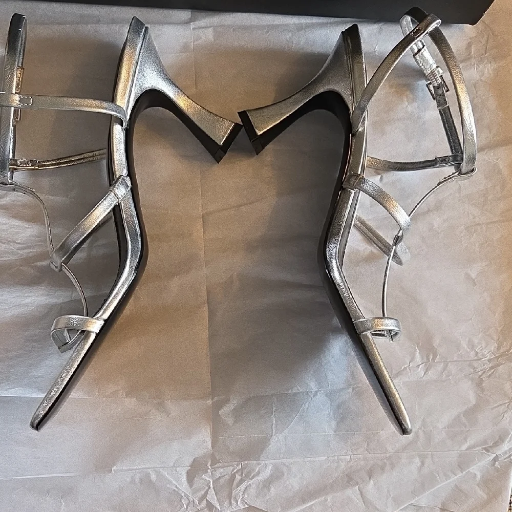 Marc Fisher Dennie T-Strap Silver Sandals - Picture 5 of 12